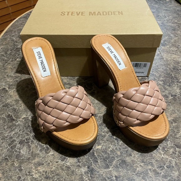 New in box Women’s Steve Madden Tan Kashtyn Woven Slide Sandal size 8 - Picture 3 of 7